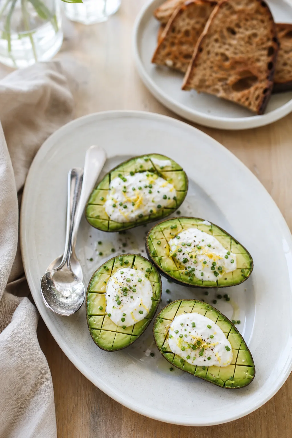 Avocat entrée rapide servi à table